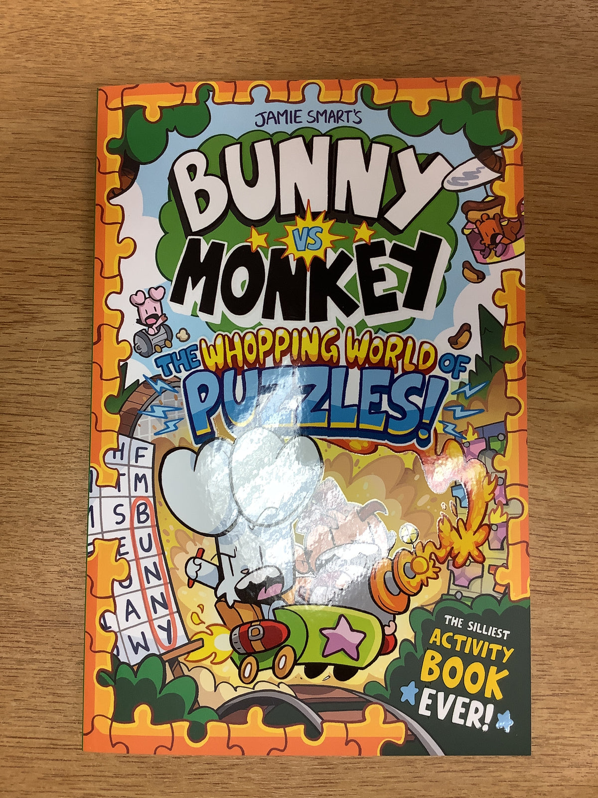 Bunny vs Monkey: The Whopping World of Puzzles by Jamie Smart