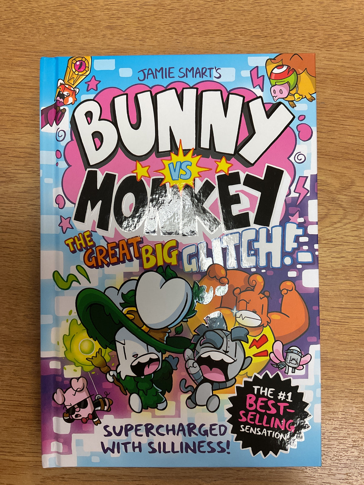 Bunny vs Monkey: The Great Big Glitch
by Jamie Smart