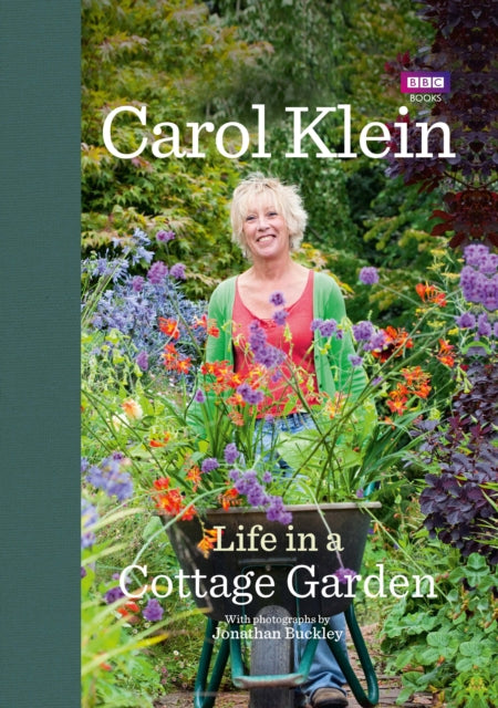 Life in a Cottage Garden : a delightful, personal account of a year spent delighting in and cherishing a beautiful garden from the BBC’s Carol Klein-9781846078712